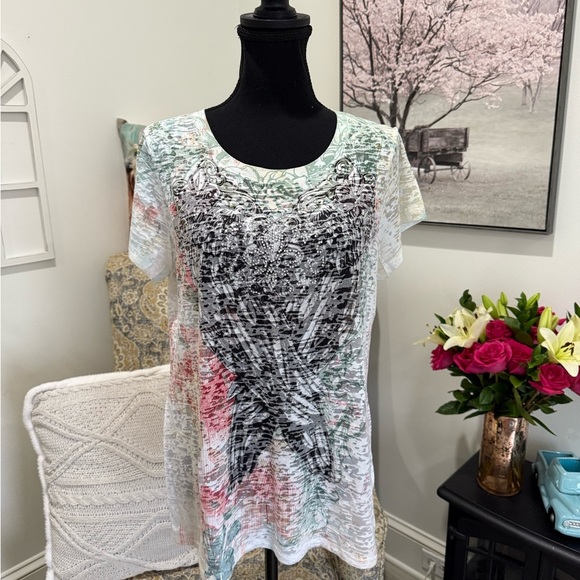 White and Gray Graphic Short Sleeve Tee - Picture 1 of 7